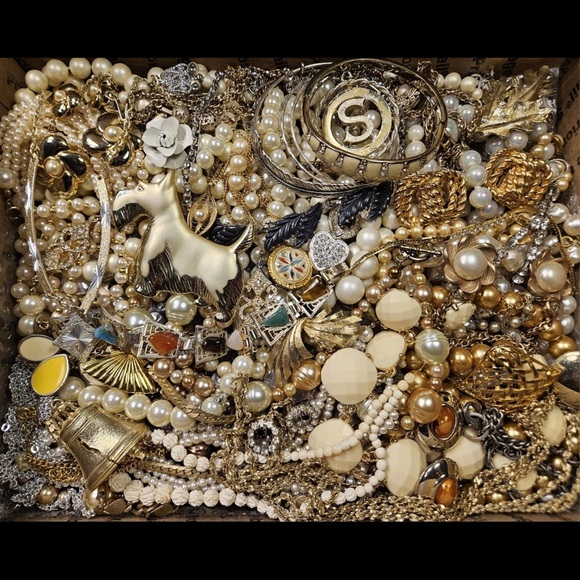 3 LB Big Tangled Jewelry Lot!! tons, and tons of chains necklaces - Picture 3 of 6
